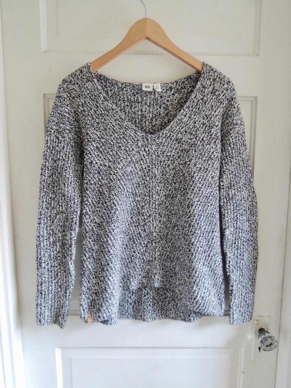 Tentree Black & White Highline V-Neck Sweater Organic Cotton XS *Runs L